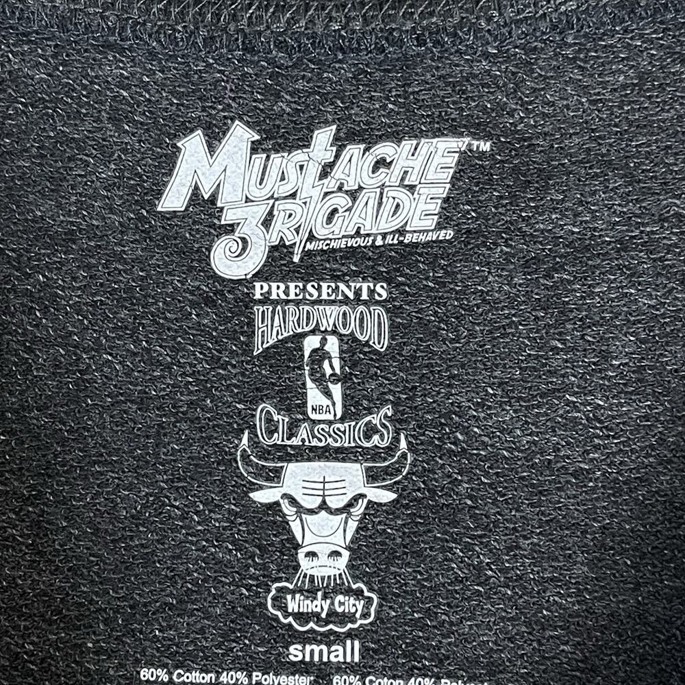 Mustache 3Rd Gade Sweatshirt Mens S Gray Chicago Bulls NBA Logo Pullover - Picture 4 of 11